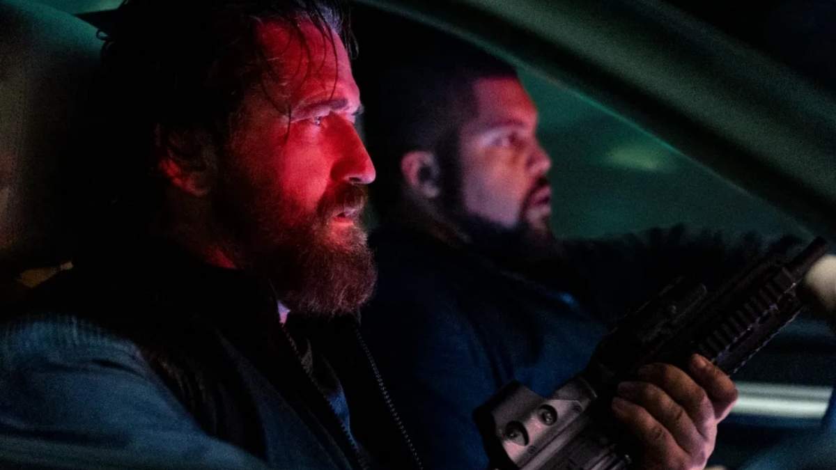 Esta imagen proporcionada por Lionsgate muestra a los actores Gerard Butler, izquierda, y O'Shea Jackson Jr. en una escena de la película "Den of Thieves 2: Pantera"