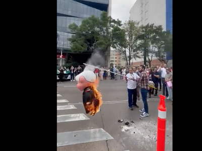 PJF condena la quema de una piñata de AMLO en las protestas contra la extinción de fideicomisos