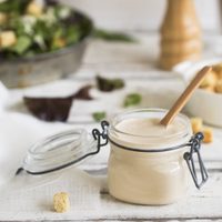 Sin conservantes y muy deliciosa: hacé tu propia salsa César para todas tus comidas, así de fácil