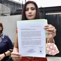 Exsecretaria del PRI lleva a la UIF documentos para que investigue a Alejandro Moreno