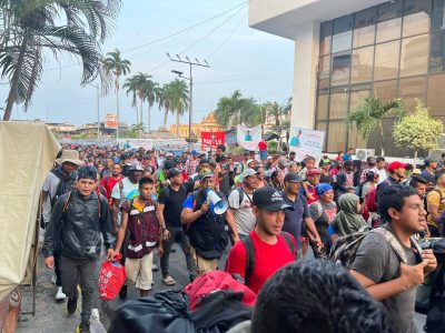 Viacrucis migrante llega a Villa Comaltitlán; han recorrido 58 kilómetros