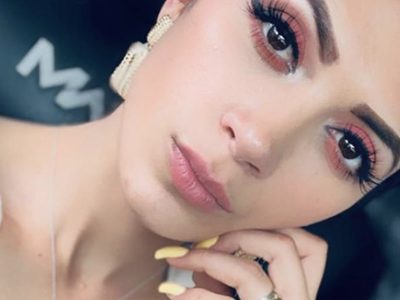 La Reina y el Rey: Kimberly Flores dio que hablar por sus fotos en particular evento