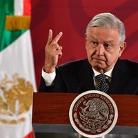AMLO revela transferencia bancaria de la Segob a familiar de García Luna