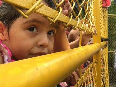 Detención de menores migrantes viola convención sobre sus derechos: experto de la ONU