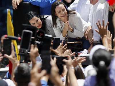 Aumentan en Venezuela represión, protestas e incertidumbre a un mes de los comicios