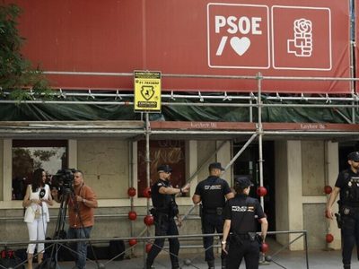 Allanaron la sede del PSOE en el marco de la investigación por obstrucción a la Justicia