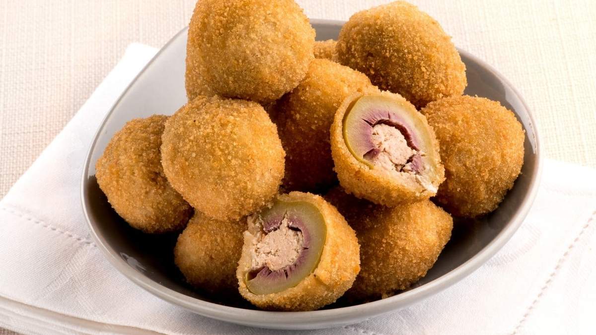 Aceitunas rellenas fritas. Fuente: (X)