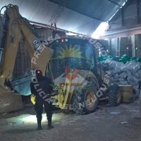 Recuperaron una costosa retroexcavadora robada en el yacimiento Loma Campana