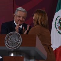 Esto dijo AMLO sobre rechazo al abrazo de Tatiana Clouthier tras anunciar su salida de Economía