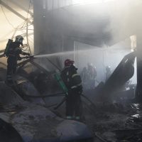 Bombardeo en Járkiv deja 14 muertos; Zelenski alerta sobre movimientos rusos