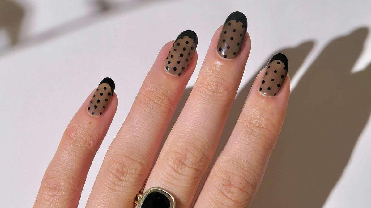Diseños de Nail Art en negro. Fuente: (X)