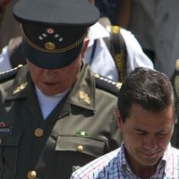 '¿Les ha quedado grande el cargo?”, lanza madre de militar desaparecido a Peña y Cienfuegos