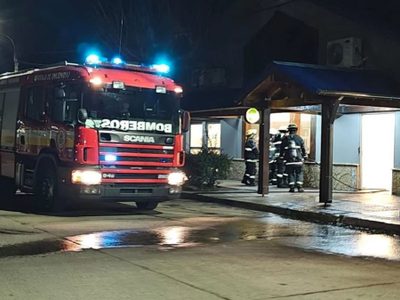 Intentaron incendiar los cajeros automáticos del Banco Provincia en San Martín de los Andes