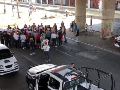 Bloquean la Avenida Central de Ecatepec por falta de agua; el gobierno culpa a Eruviel Ávila