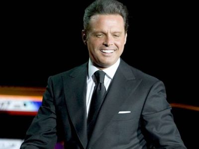 "¡Sí, sí él!" Luis Miguel y las fotos que lo muestran como nunca antes... ¿Viajando en metro?