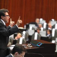 Monreal a legisladores:  'La historia les recordará su precio”