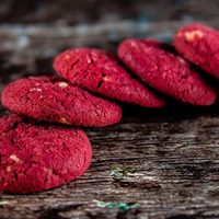 Galletas Red Velvet rellenas con queso crema: te va a encantar esta receta, ideal para una tarde dulce