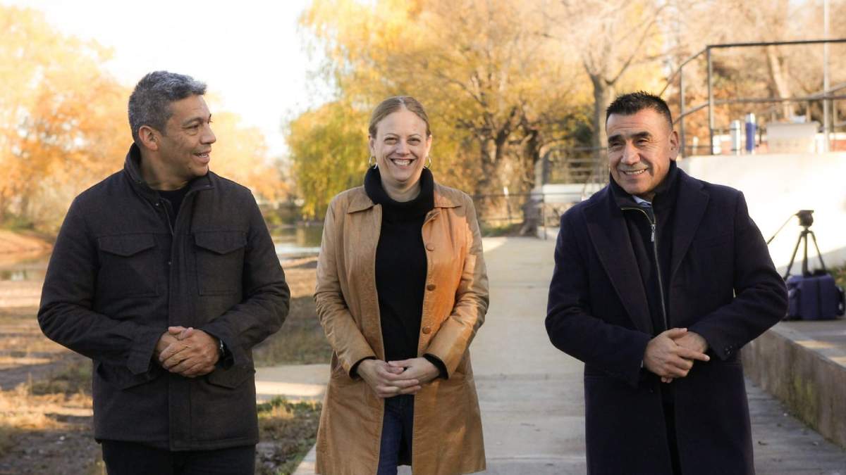 Mercedes Lamarca junto a Ramón Rioseco y Jesús Escobar. Fuente: (Twitter)