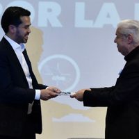 Álvarez Máynez firma el acuerdo por la paz propuesto por la Iglesia católica