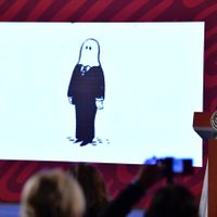 AMLO "destapa" a 42 candidatos de la oposición para 2024