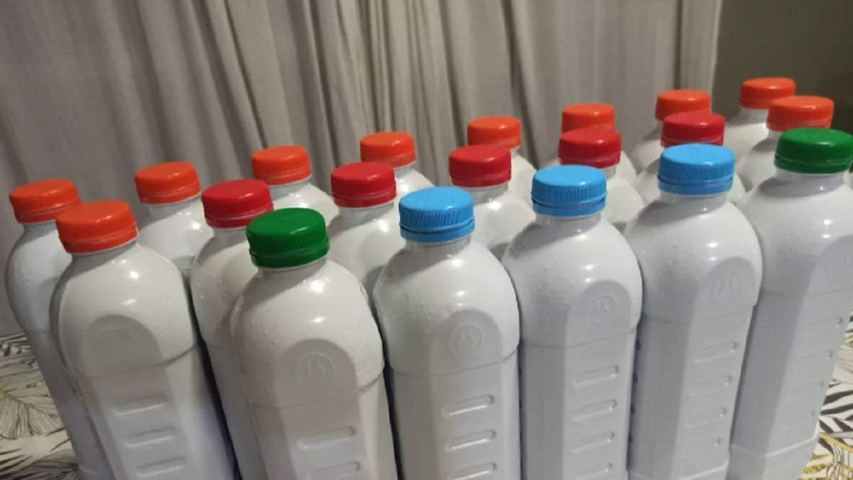 Botellas de leche. Fuente: (X)