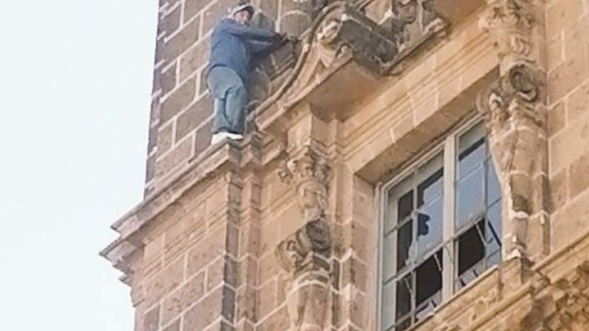 El hombre poco antes de su rescate