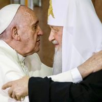 Papa se reúne con enviado de iglesia ortodoxa rusa