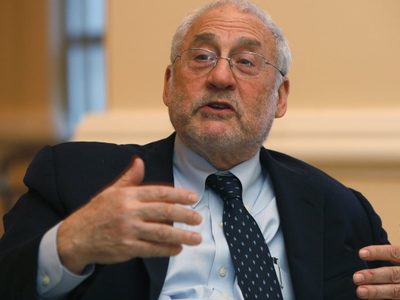Joseph Stiglitz duda de las cláusulas de acción colectiva y pidió una “reestructuración integral”