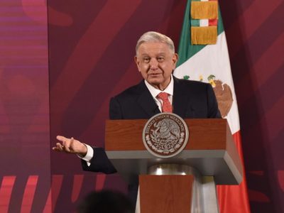 Se lanza AMLO contra el ministro Javier Laynez: “Está bateando arriba de 300”