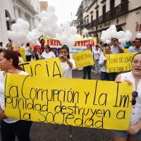 Promete Duarte castigo a Los Porkys en reunión con abuela de joven agredida