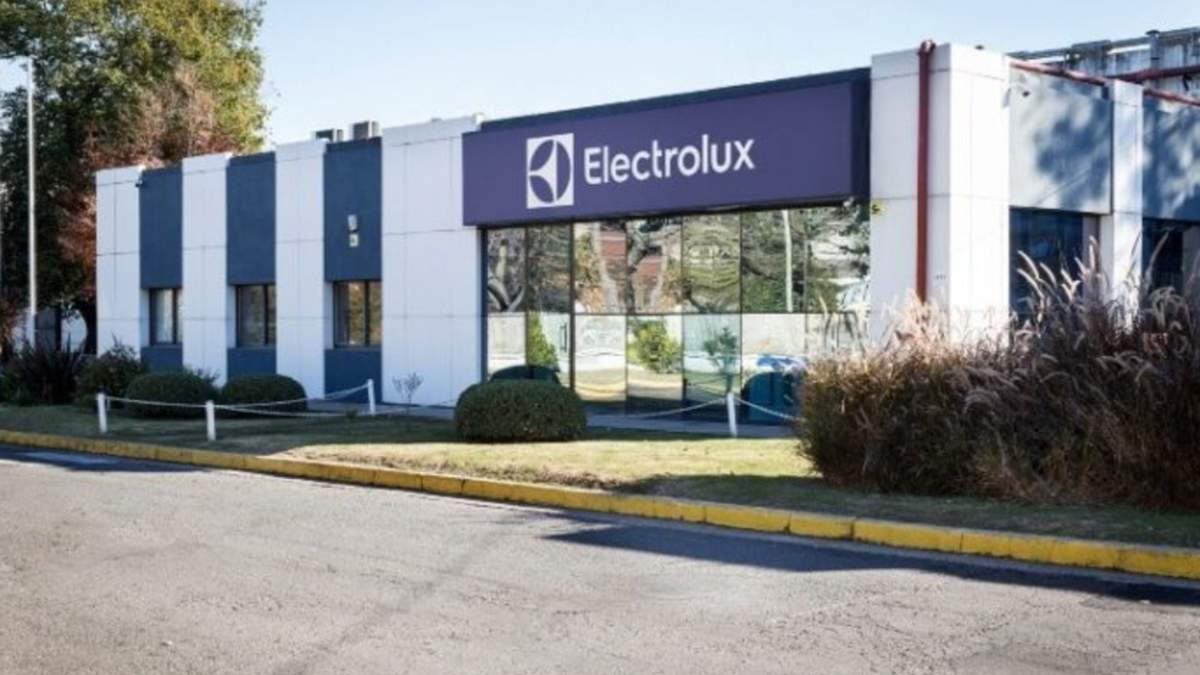 Una empresa cierra su producción de heladeras y 150 operarios podrían quedar sin trabajo