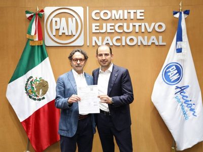 Pese a su historial, el PAN afilia a Gabriel Quadri; Marko Cortés le da bienvenida