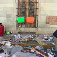Desalojan a triquis que tenían plantón y locales desde hace 12 años en zócalo de Oaxaca