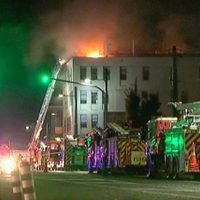 Incendio en hostal deja al menos seis muertos (Video)