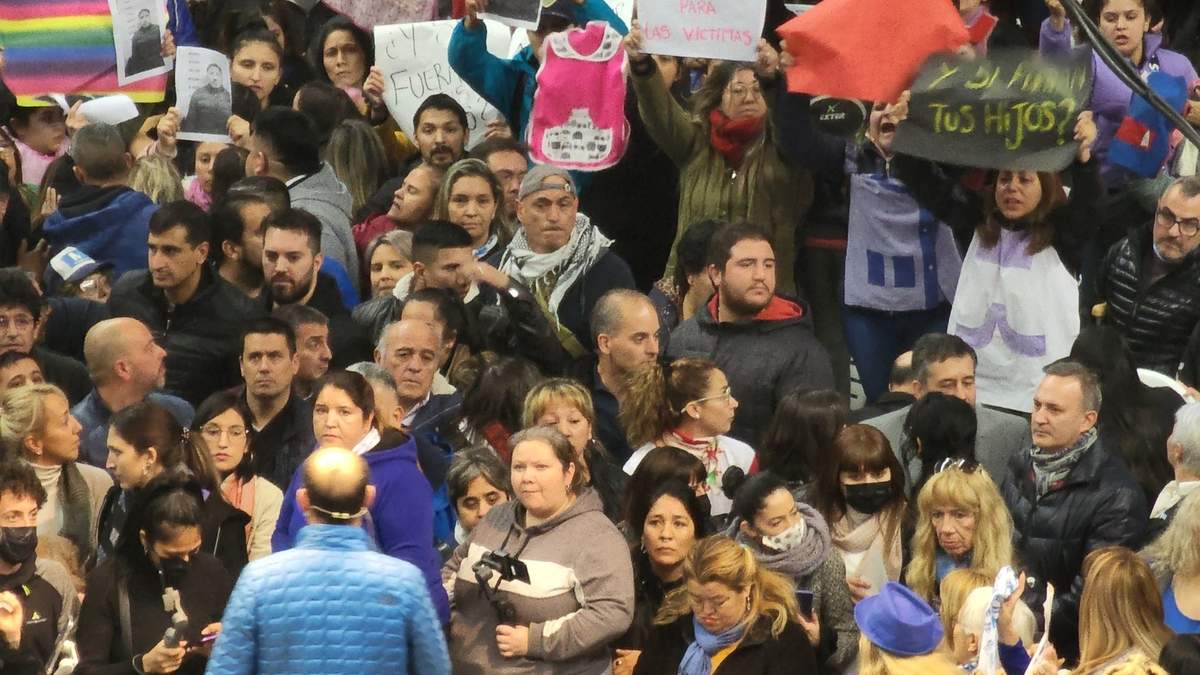 En un Ruca Che repleto, irrumpieron los padres y las madres. Fuente: (Rigo Castaño)