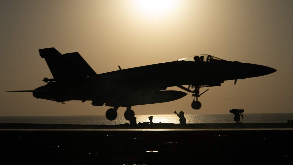 Un avión caza F/A-18E Super Hornet de Estados Unidos