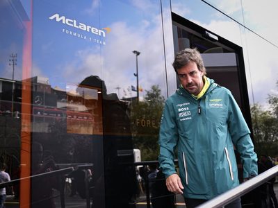 ¿Qué hacía ahí Fernando Alonso?: el gesto del español que no le gustó a una escudería rival