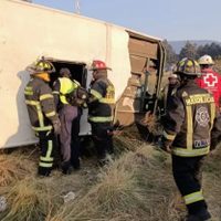 Siete personas mueren en dos volcaduras en el Edomex; hay 38 lesionados
