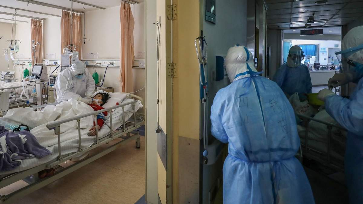 Médicos trabajando. Fuente: (Twitter)