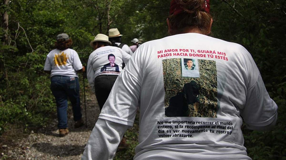 Madres buscadoras del colectivo Verdad, Memoria y Justicia Acapulco en búsqueda de restos de sus familiares desaparecidos en la presa cerrito rico, al norte de Chilpancingo