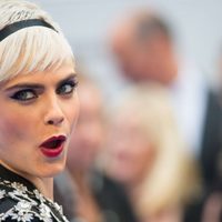 Cara Delevingne se mantiene firme en el pedido de justicia en compañía de una especial aliada