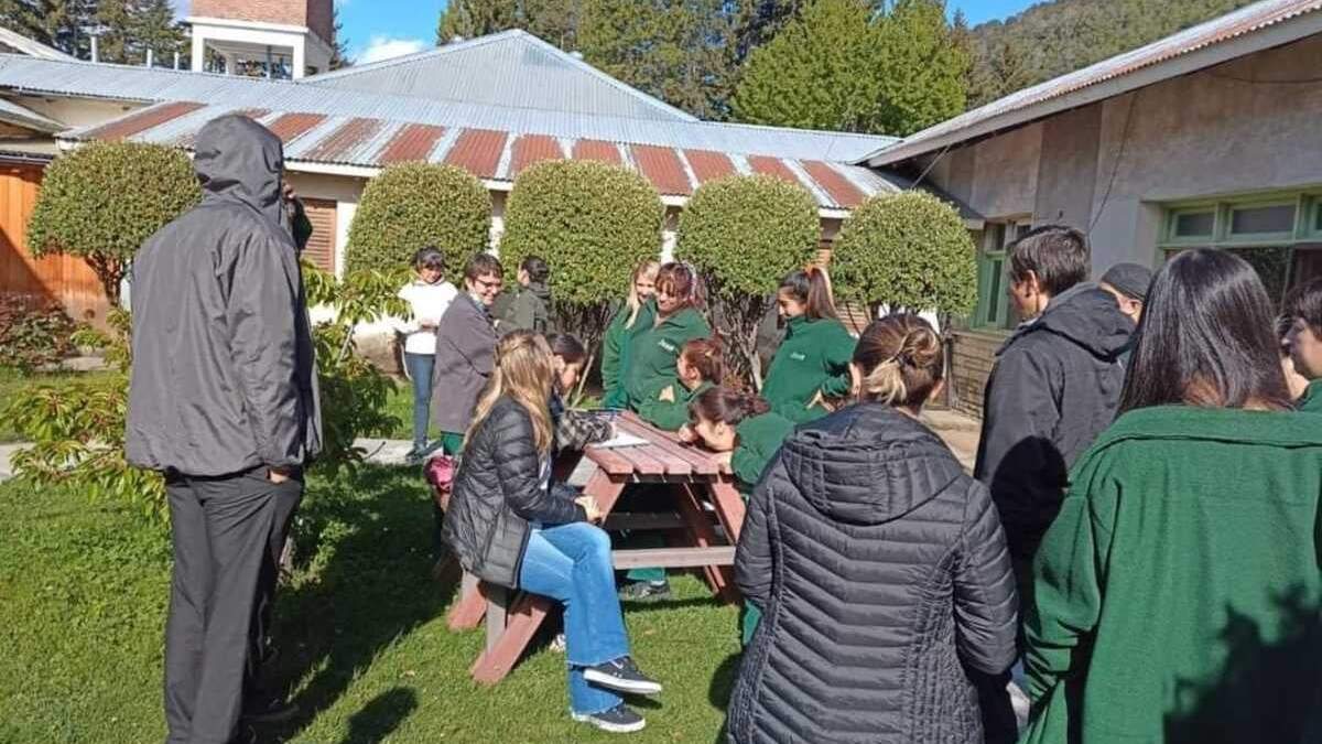 Trabajadores del Hospital Dr. Ramón Carrillo de San Martín de Los Andes. Fuente: (Facebook)