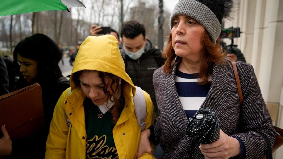 Linda Cristina Pereyra Gálvez (derecha), esposa de García Luna.