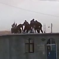 Graban a policías al propinar golpiza a jóvenes en Saltillo