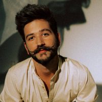 A puro dolor: Camilo Echeverry compartió el backstage de su tatuaje y da una muestra más de amor
