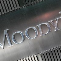 Subejecución del gasto y bajos ingresos no petroleros generarán mayor déficit fiscal: Moody’s