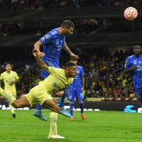 América vence 2-1 a Tigres y es el nuevo líder