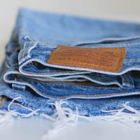 Si tenés un jean viejo o roto, no lo tires: creá este collar re canchero, original y a la moda