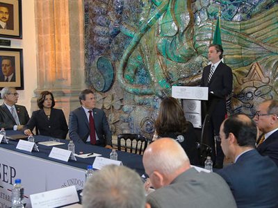 Ofrece Nuño al SNTE 'revisar” evaluación docente