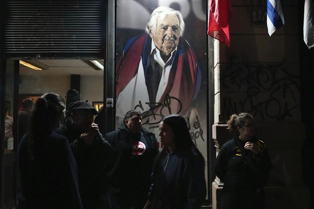 Simpatizante de Mujica en el anuncio de su muerte AP PhotoMatilde Campodonico)